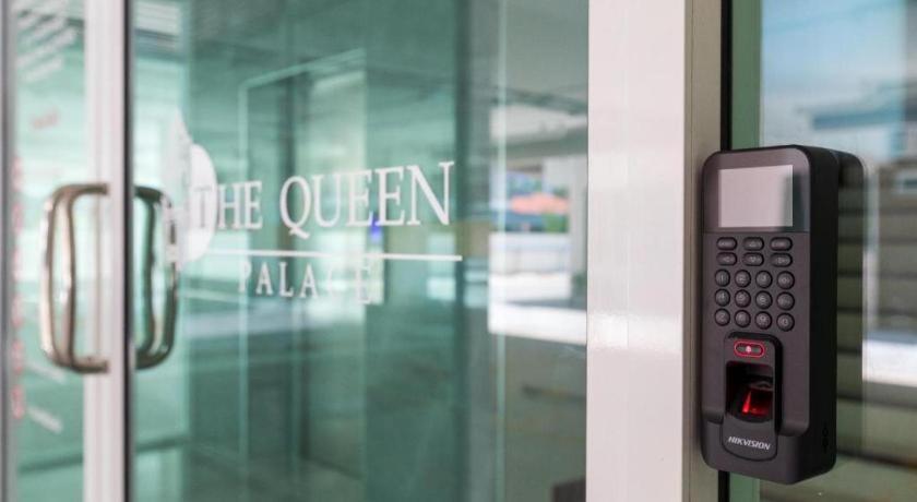 The Queen Palace Bangkok Exterior photo